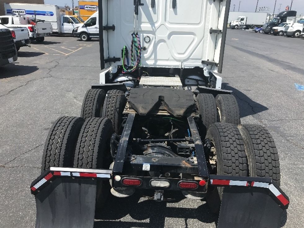 Sleeper Tractor-Heavy Duty Tractors-Freightliner-2021-T12664ST-La Mirada-CA-620,015\n\t\tmiles-$ 48,750 - Image 4