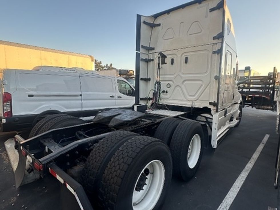 Sleeper Tractor-Heavy Duty Tractors-Freightliner-2021-T12664ST-La Mirada-CA-620,015\n\t\tmiles-$ 48,750 - Image 5