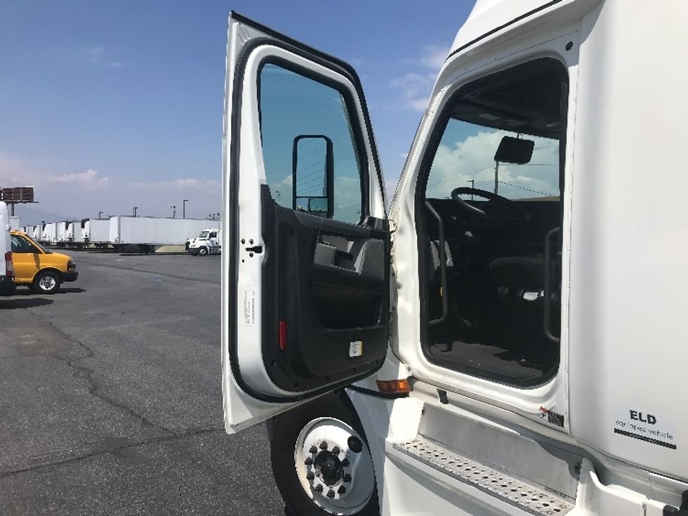 Sleeper Tractor-Heavy Duty Tractors-Freightliner-2021-T12664ST-La Mirada-CA-620,015\n\t\tmiles-$ 48,750 - Image 6