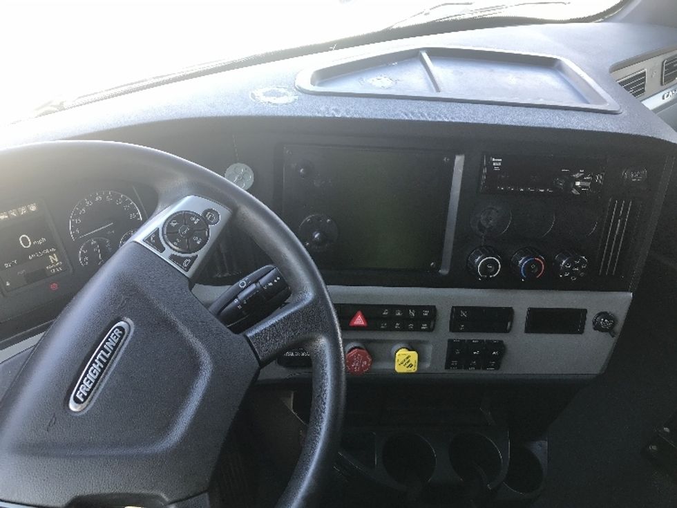 Sleeper Tractor-Heavy Duty Tractors-Freightliner-2021-T12664ST-La Mirada-CA-620,015\n\t\tmiles-$ 48,750 - Image 7