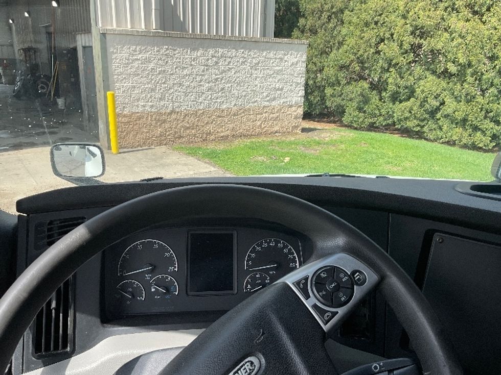 Sleeper Tractor-Heavy Duty Tractors-Freightliner-2021-T12664ST-La Porte-IN-393,638\n\t\tmiles-$ 67,750 - Image 11