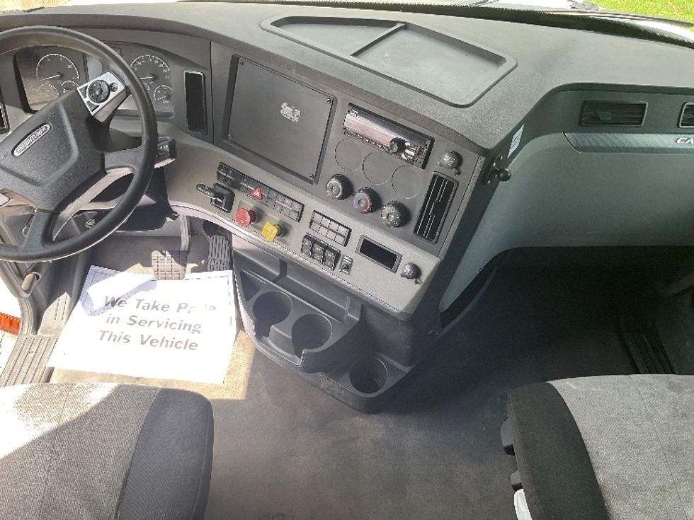 Sleeper Tractor-Heavy Duty Tractors-Freightliner-2021-T12664ST-La Porte-IN-393,638\n\t\tmiles-$ 67,750 - Image 12