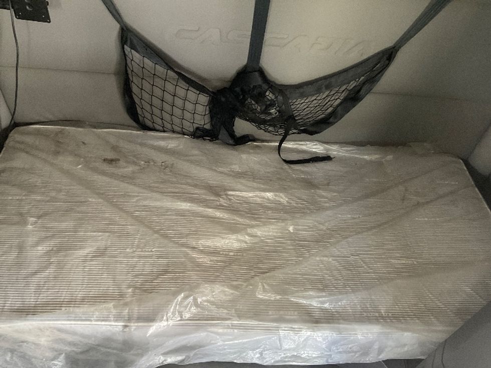 Sleeper Tractor-Heavy Duty Tractors-Freightliner-2021-T12664ST-La Porte-IN-393,638\n\t\tmiles-$ 67,750 - Image 16