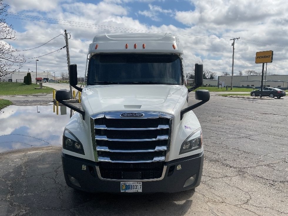 Sleeper Tractor-Heavy Duty Tractors-Freightliner-2021-T12664ST-La Porte-IN-393,638\n\t\tmiles-$ 67,750 - Image 2