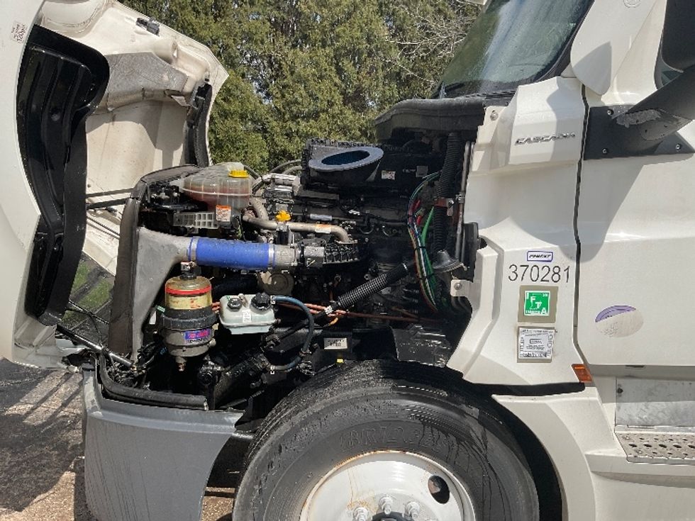 Sleeper Tractor-Heavy Duty Tractors-Freightliner-2021-T12664ST-La Porte-IN-393,638\n\t\tmiles-$ 67,750 - Image 20