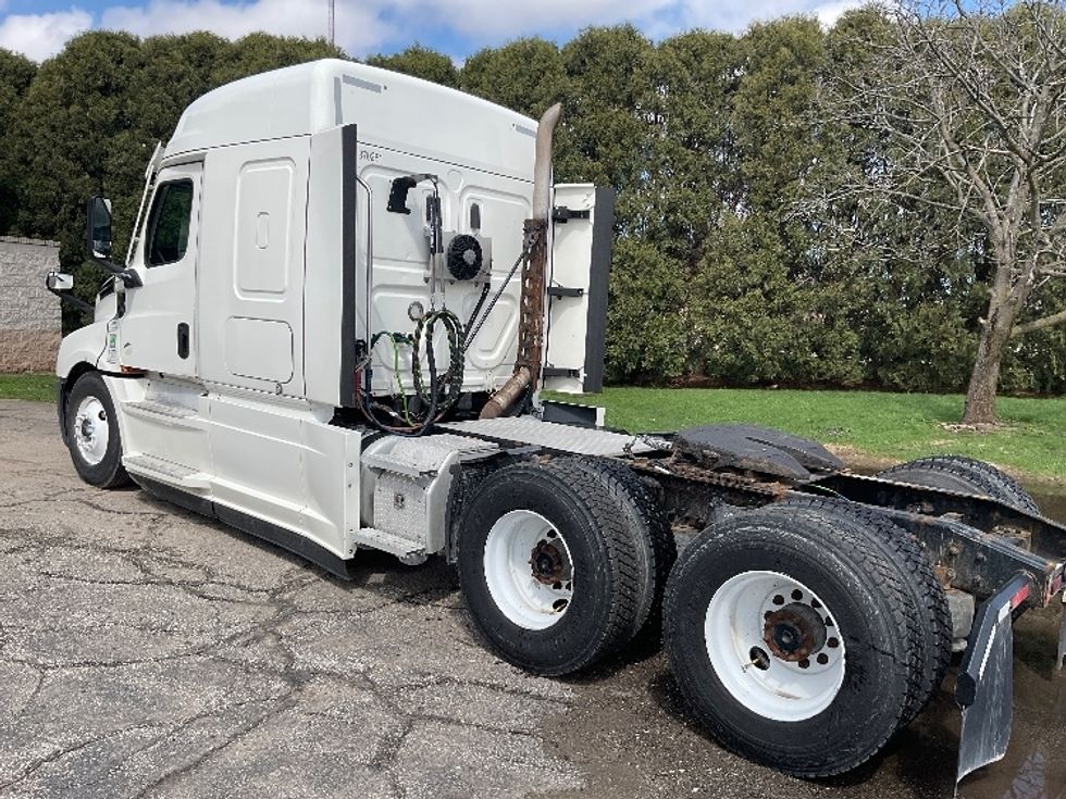 Sleeper Tractor-Heavy Duty Tractors-Freightliner-2021-T12664ST-La Porte-IN-393,638\n\t\tmiles-$ 67,750 - Image 5