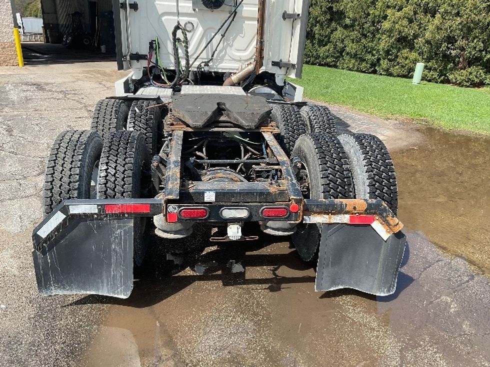 Sleeper Tractor-Heavy Duty Tractors-Freightliner-2021-T12664ST-La Porte-IN-393,638\n\t\tmiles-$ 67,750 - Image 6