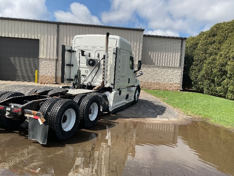 Sleeper Tractor-Heavy Duty Tractors-Freightliner-2021-T12664ST-La Porte-IN-393,638\n\t\tmiles-$ 67,750 - Image 7
