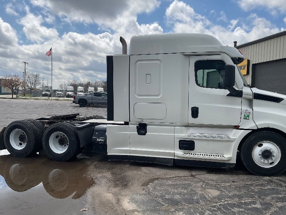 Sleeper Tractor-Heavy Duty Tractors-Freightliner-2021-T12664ST-La Porte-IN-393,638\n\t\tmiles-$ 67,750 - Image 8