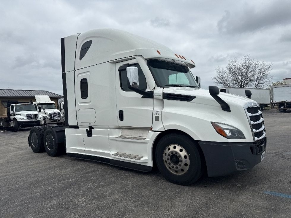 Sleeper Tractor-Heavy Duty Tractors-Freightliner-2021-T12664ST-La Porte-IN-533,138\n\t\tmiles-$ 57,500 - Image 1