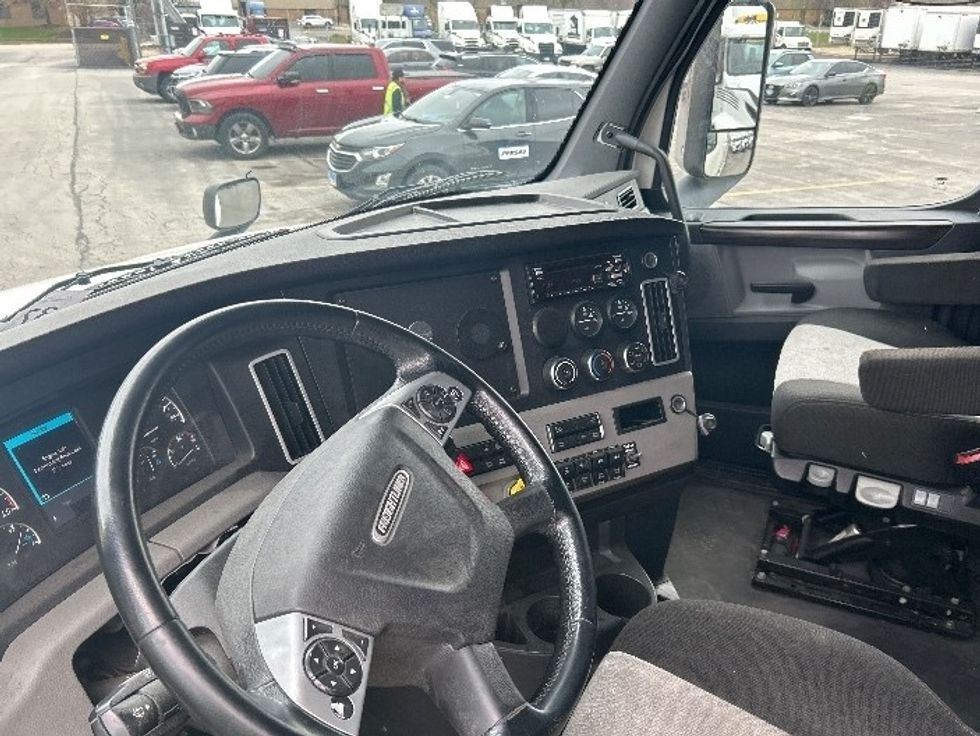 Sleeper Tractor-Heavy Duty Tractors-Freightliner-2021-T12664ST-La Porte-IN-533,138\n\t\tmiles-$ 57,500 - Image 10