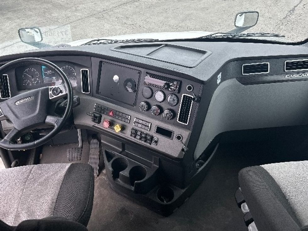 Sleeper Tractor-Heavy Duty Tractors-Freightliner-2021-T12664ST-La Porte-IN-533,138\n\t\tmiles-$ 57,500 - Image 12