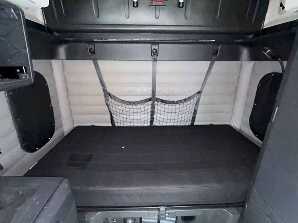 Sleeper Tractor-Heavy Duty Tractors-Freightliner-2021-T12664ST-La Porte-IN-533,138\n\t\tmiles-$ 57,500 - Image 15