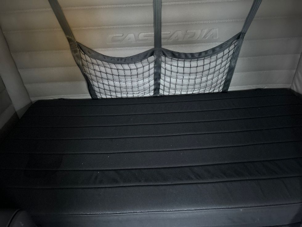 Sleeper Tractor-Heavy Duty Tractors-Freightliner-2021-T12664ST-La Porte-IN-533,138\n\t\tmiles-$ 57,500 - Image 16