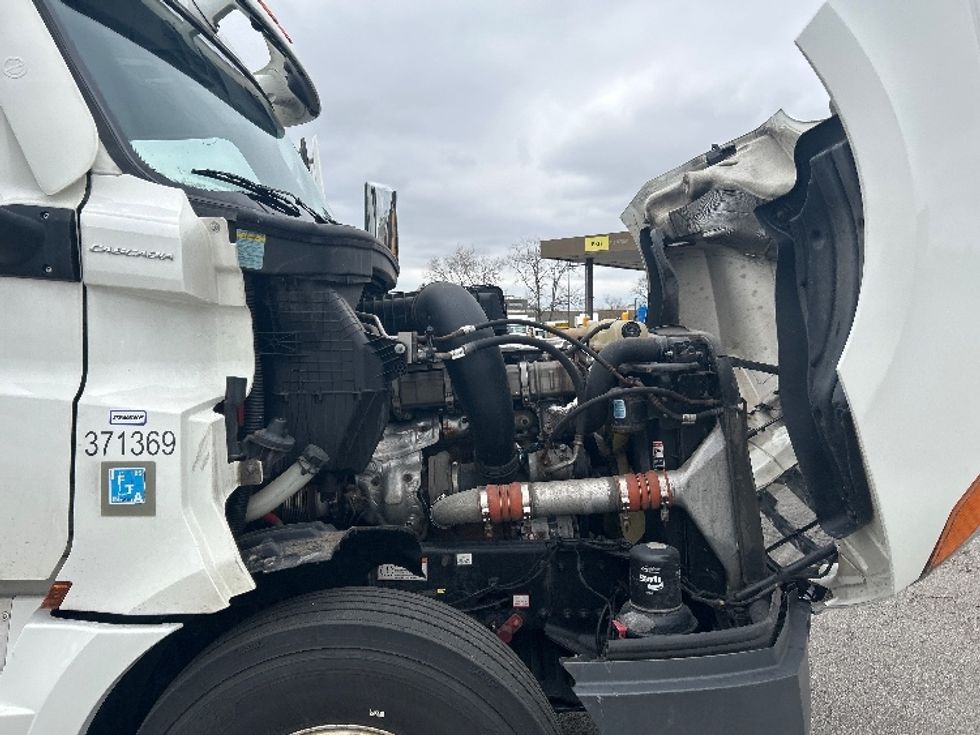 Sleeper Tractor-Heavy Duty Tractors-Freightliner-2021-T12664ST-La Porte-IN-533,138\n\t\tmiles-$ 57,500 - Image 19