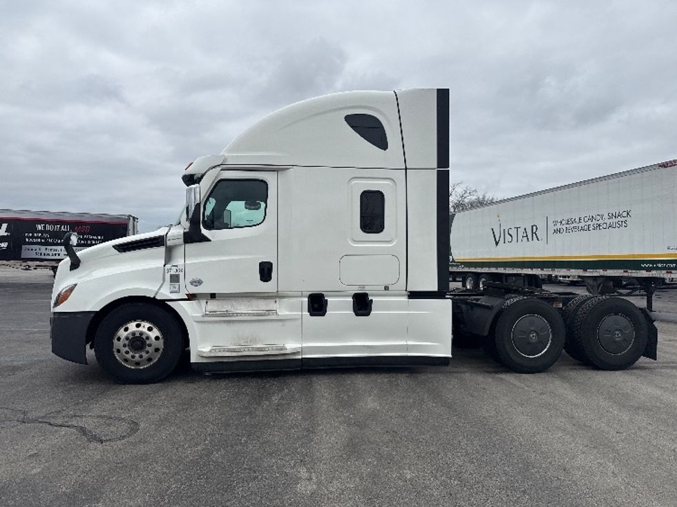 Sleeper Tractor-Heavy Duty Tractors-Freightliner-2021-T12664ST-La Porte-IN-533,138\n\t\tmiles-$ 57,500 - Image 4