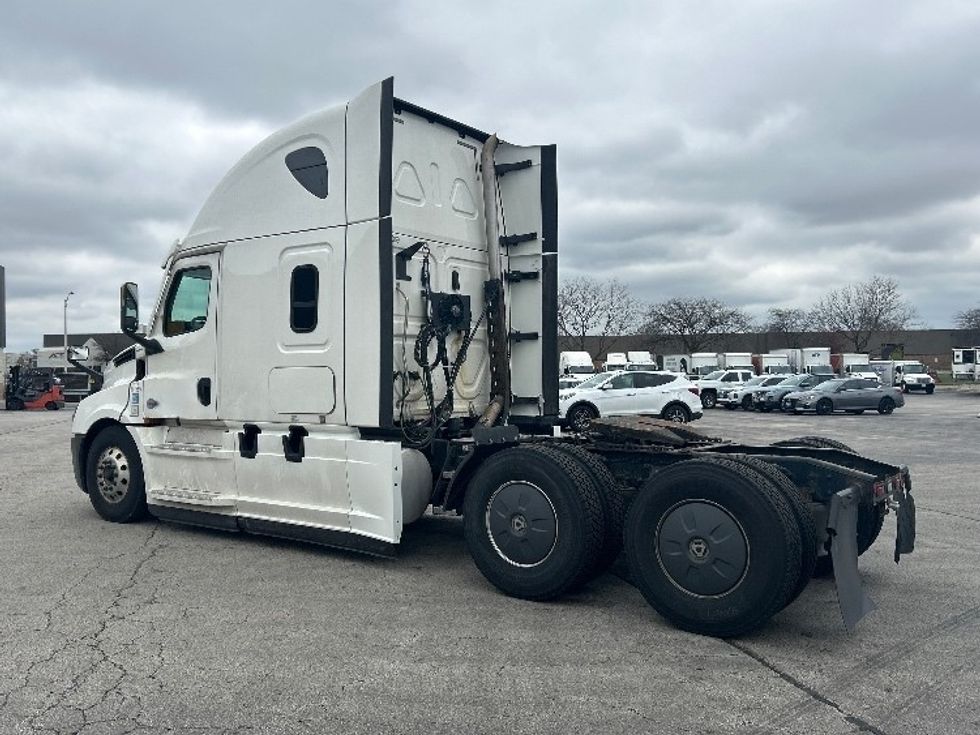 Sleeper Tractor-Heavy Duty Tractors-Freightliner-2021-T12664ST-La Porte-IN-533,138\n\t\tmiles-$ 57,500 - Image 5