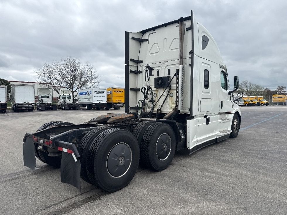 Sleeper Tractor-Heavy Duty Tractors-Freightliner-2021-T12664ST-La Porte-IN-533,138\n\t\tmiles-$ 57,500 - Image 7