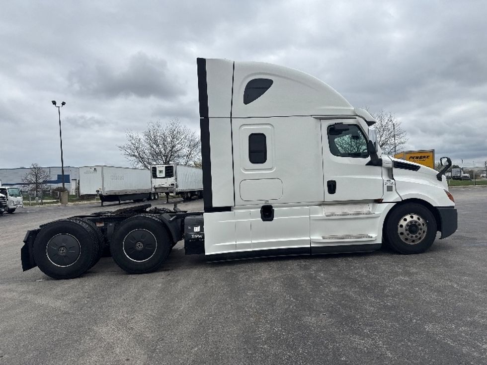Sleeper Tractor-Heavy Duty Tractors-Freightliner-2021-T12664ST-La Porte-IN-533,138\n\t\tmiles-$ 57,500 - Image 8