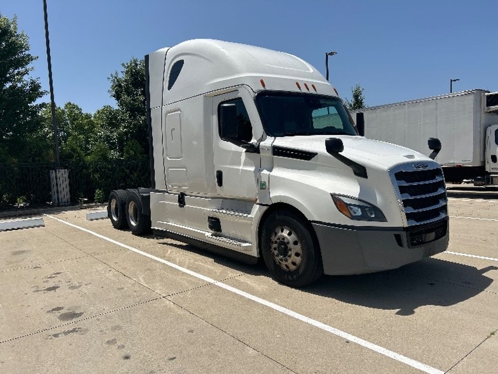 Sleeper Tractor-Heavy Duty Tractors-Freightliner-2021-T12664ST-La Porte-IN-563,616\n\t\tmiles-$ 62,500 - Image 1
