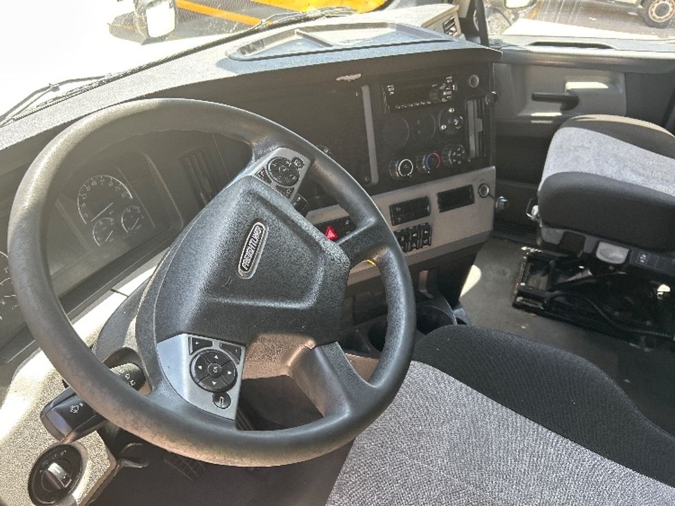 Sleeper Tractor-Heavy Duty Tractors-Freightliner-2021-T12664ST-La Porte-IN-563,616\n\t\tmiles-$ 62,500 - Image 10