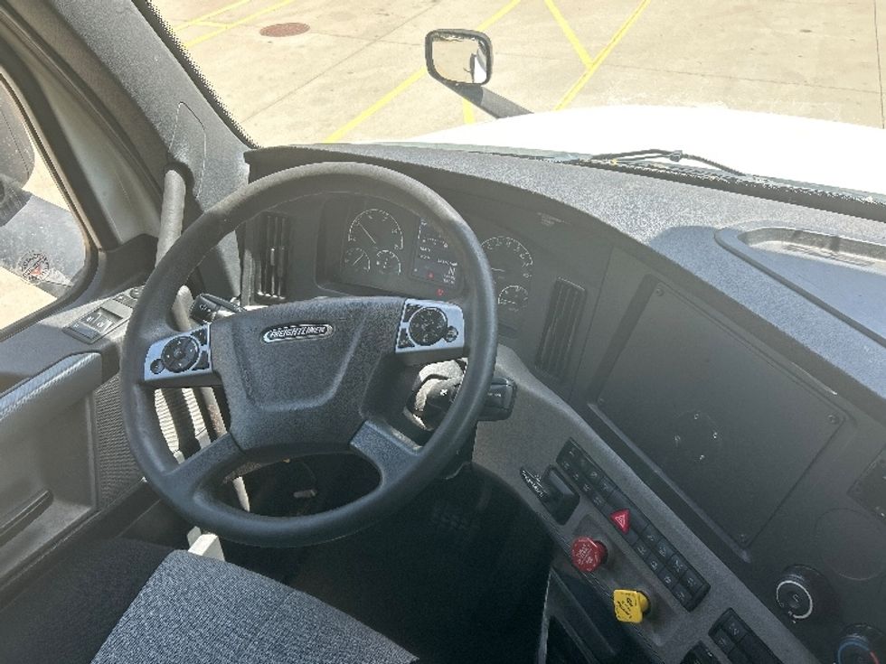 Sleeper Tractor-Heavy Duty Tractors-Freightliner-2021-T12664ST-La Porte-IN-563,616\n\t\tmiles-$ 62,500 - Image 11