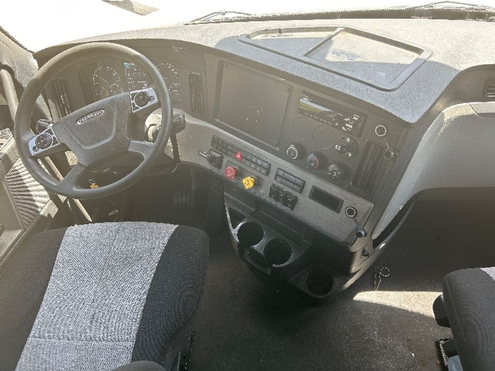 Sleeper Tractor-Heavy Duty Tractors-Freightliner-2021-T12664ST-La Porte-IN-563,616\n\t\tmiles-$ 62,500 - Image 12
