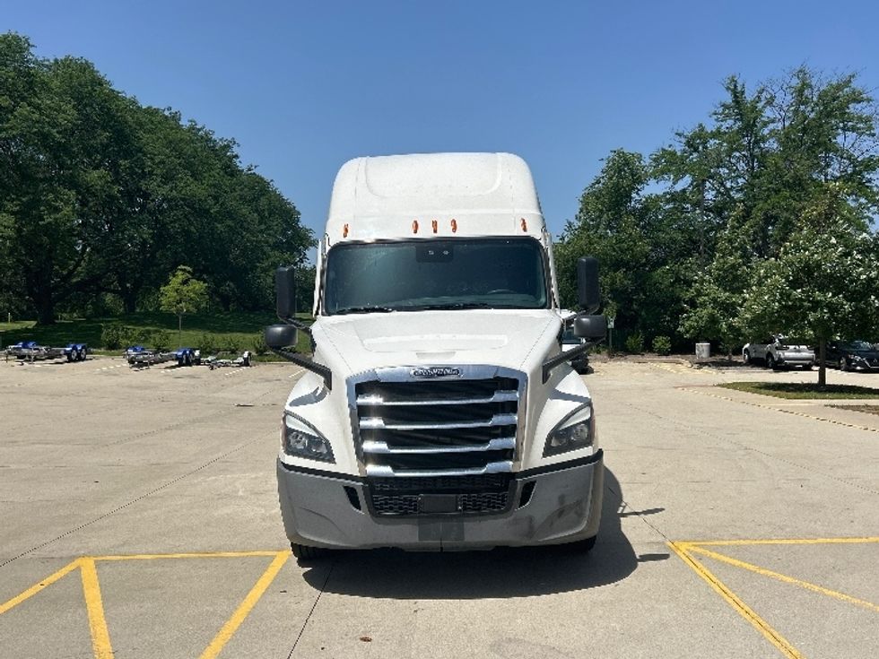 Sleeper Tractor-Heavy Duty Tractors-Freightliner-2021-T12664ST-La Porte-IN-563,616\n\t\tmiles-$ 62,500 - Image 2