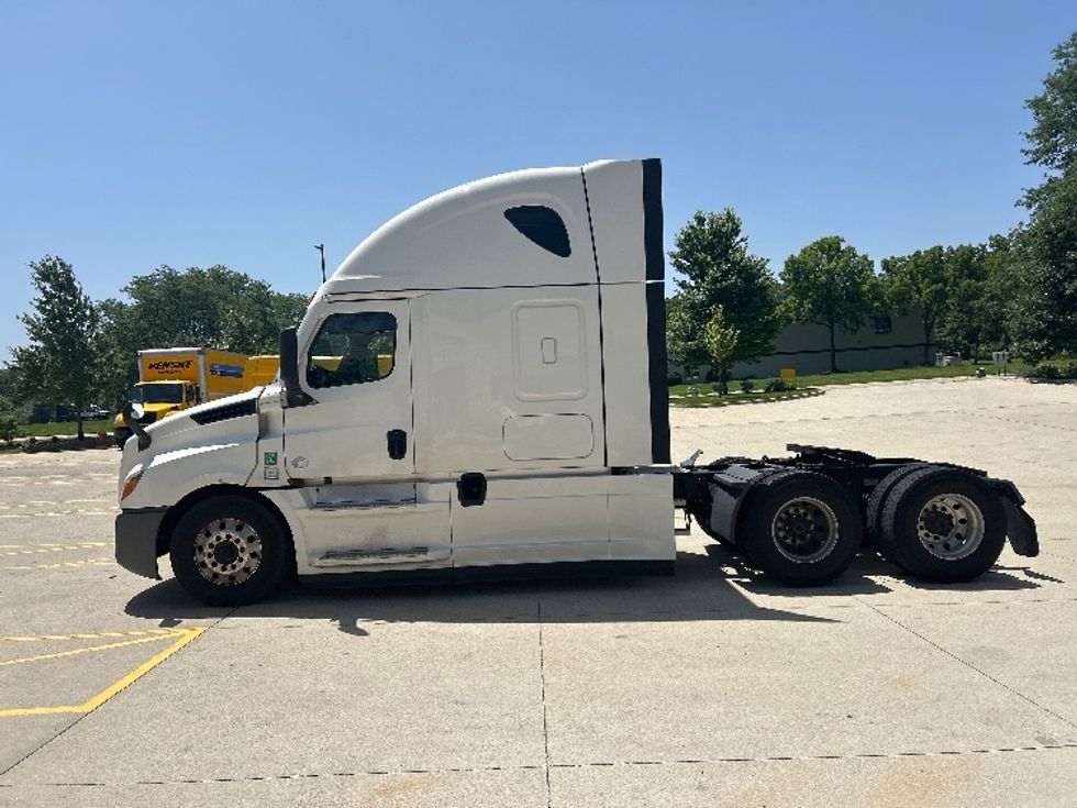 Sleeper Tractor-Heavy Duty Tractors-Freightliner-2021-T12664ST-La Porte-IN-563,616\n\t\tmiles-$ 62,500 - Image 4