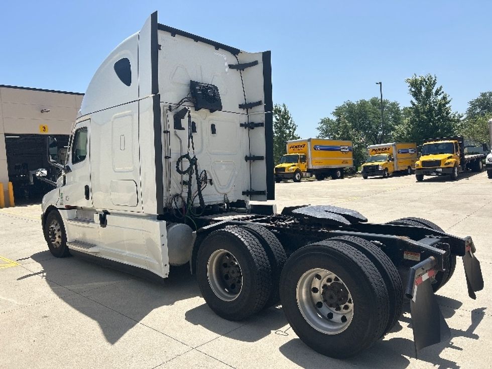 Sleeper Tractor-Heavy Duty Tractors-Freightliner-2021-T12664ST-La Porte-IN-563,616\n\t\tmiles-$ 62,500 - Image 5