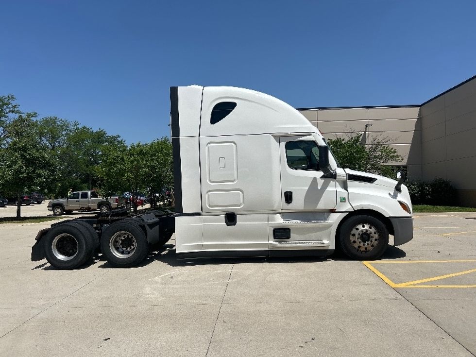 Sleeper Tractor-Heavy Duty Tractors-Freightliner-2021-T12664ST-La Porte-IN-563,616\n\t\tmiles-$ 62,500 - Image 8
