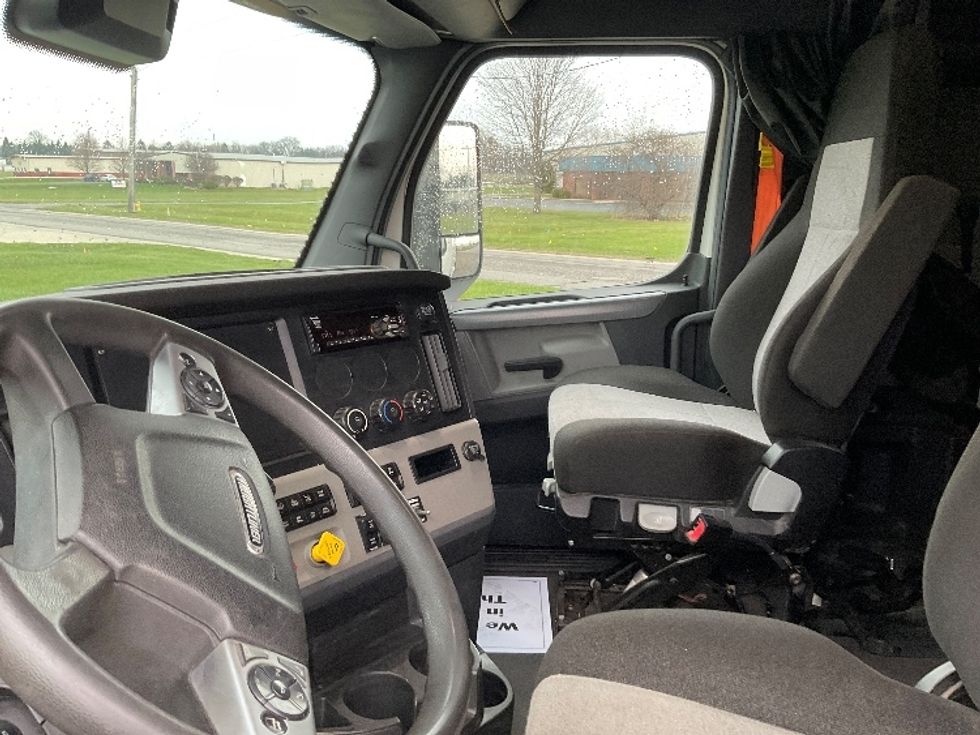 Sleeper Tractor-Heavy Duty Tractors-Freightliner-2021-T12664ST-La Porte-IN-631,521\n\t\tmiles-$ 46,000 - Image 10