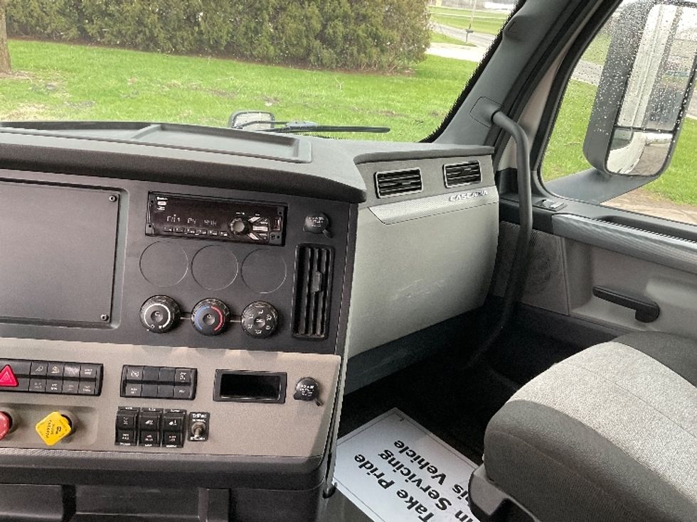 Sleeper Tractor-Heavy Duty Tractors-Freightliner-2021-T12664ST-La Porte-IN-631,521\n\t\tmiles-$ 46,000 - Image 12