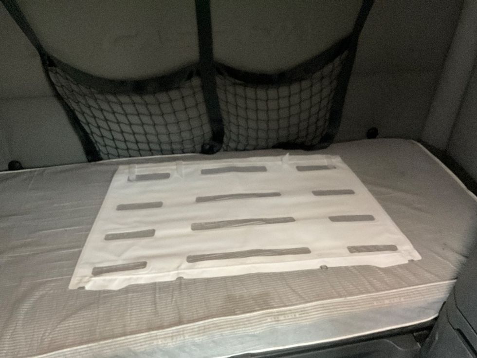 Sleeper Tractor-Heavy Duty Tractors-Freightliner-2021-T12664ST-La Porte-IN-631,521\n\t\tmiles-$ 46,000 - Image 17