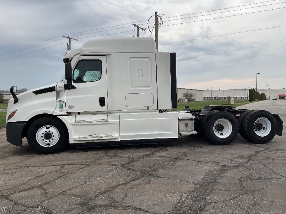 Sleeper Tractor-Heavy Duty Tractors-Freightliner-2021-T12664ST-La Porte-IN-631,521\n\t\tmiles-$ 46,000 - Image 4