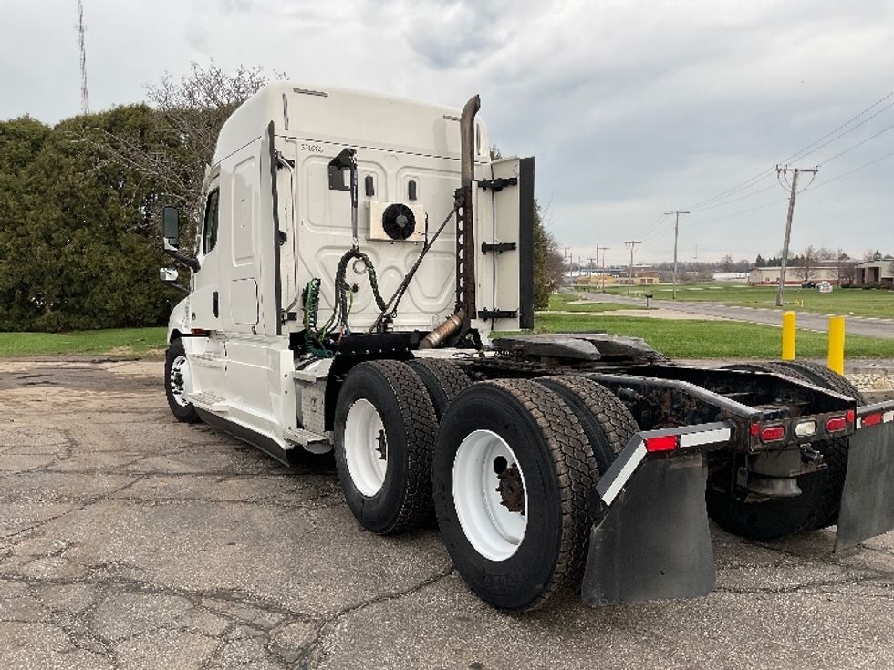 Sleeper Tractor-Heavy Duty Tractors-Freightliner-2021-T12664ST-La Porte-IN-631,521\n\t\tmiles-$ 46,000 - Image 5