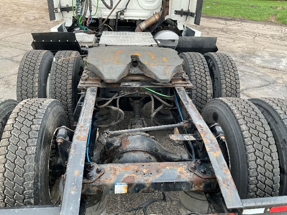 Sleeper Tractor-Heavy Duty Tractors-Freightliner-2021-T12664ST-La Porte-IN-631,521\n\t\tmiles-$ 46,000 - Image 6