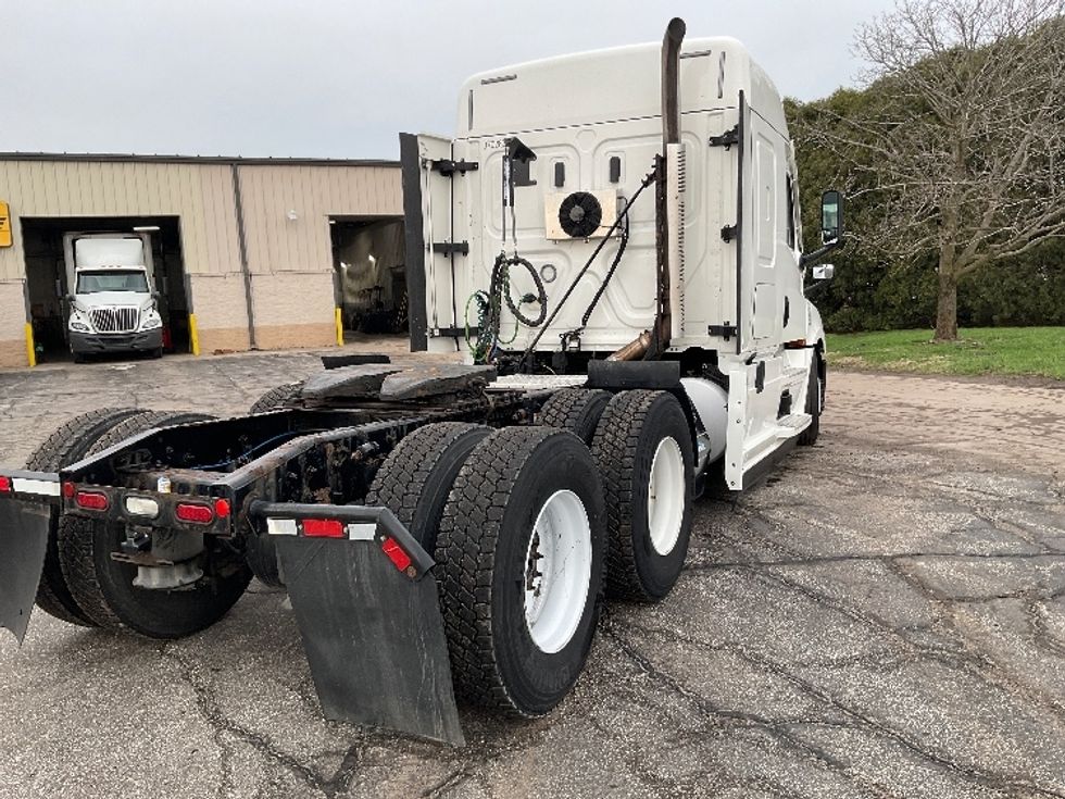 Sleeper Tractor-Heavy Duty Tractors-Freightliner-2021-T12664ST-La Porte-IN-631,521\n\t\tmiles-$ 46,000 - Image 7