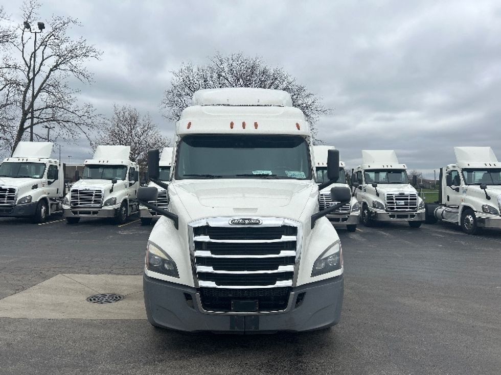 Sleeper Tractor-Heavy Duty Tractors-Freightliner-2021-T12664ST-La Porte-IN-676,352\n\t\tmiles-$ 44,750 - Image 2