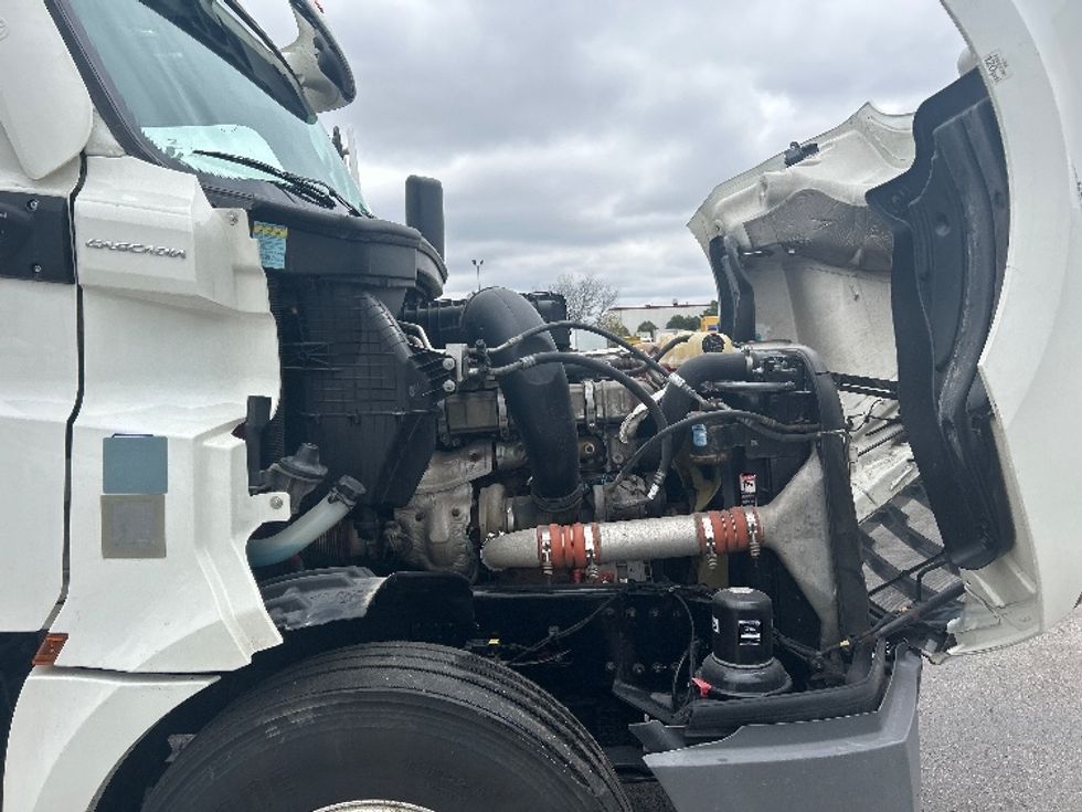 Sleeper Tractor-Heavy Duty Tractors-Freightliner-2021-T12664ST-La Porte-IN-676,352\n\t\tmiles-$ 44,750 - Image 20