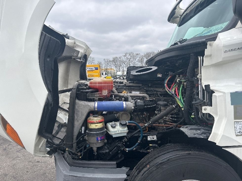 Sleeper Tractor-Heavy Duty Tractors-Freightliner-2021-T12664ST-La Porte-IN-676,352\n\t\tmiles-$ 44,750 - Image 21