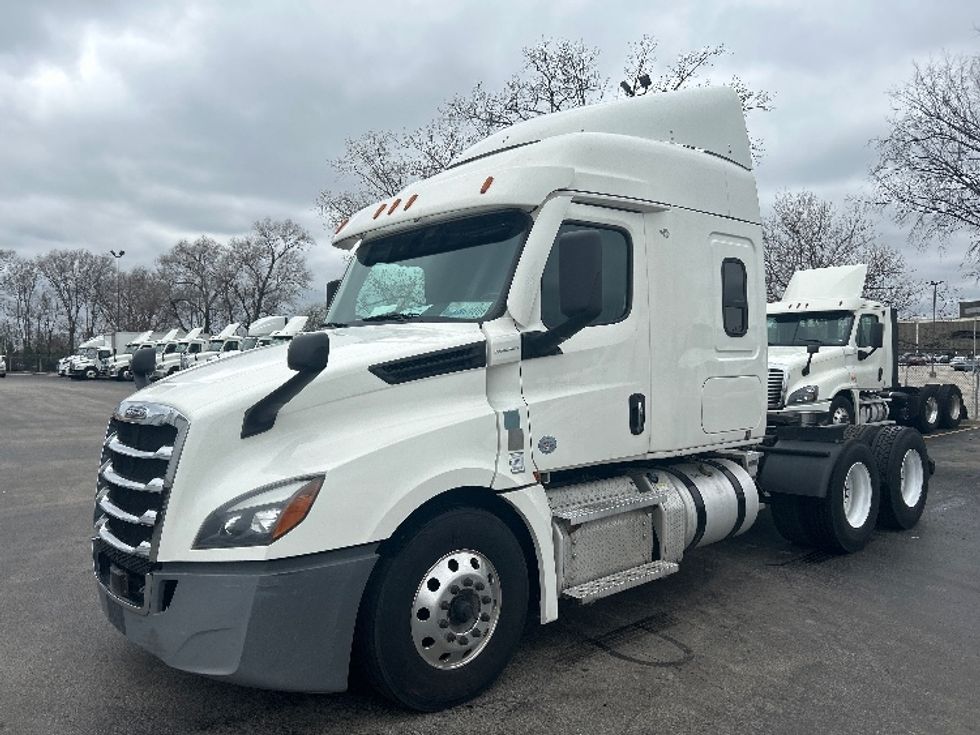 Sleeper Tractor-Heavy Duty Tractors-Freightliner-2021-T12664ST-La Porte-IN-676,352\n\t\tmiles-$ 44,750 - Image 3