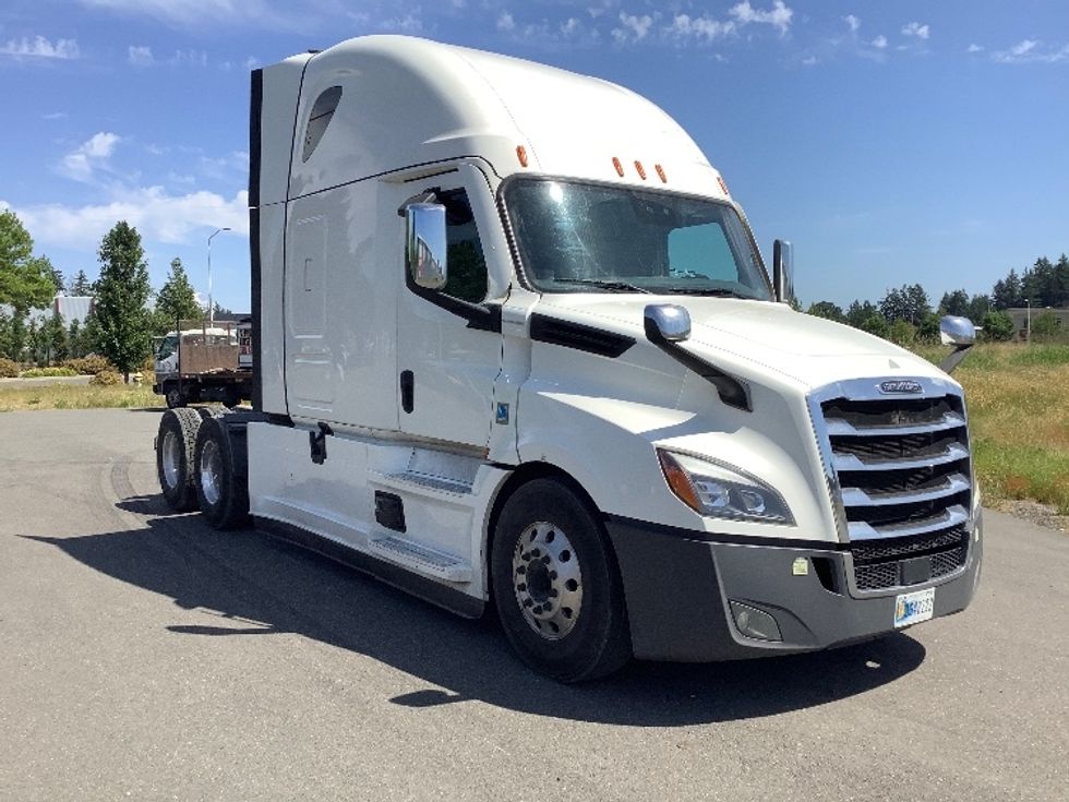 Sleeper Tractor-Heavy Duty Tractors-Freightliner-2021-T12664ST-Lacey-WA-439,108\n\t\tmiles-$ 74,500 - Image 1