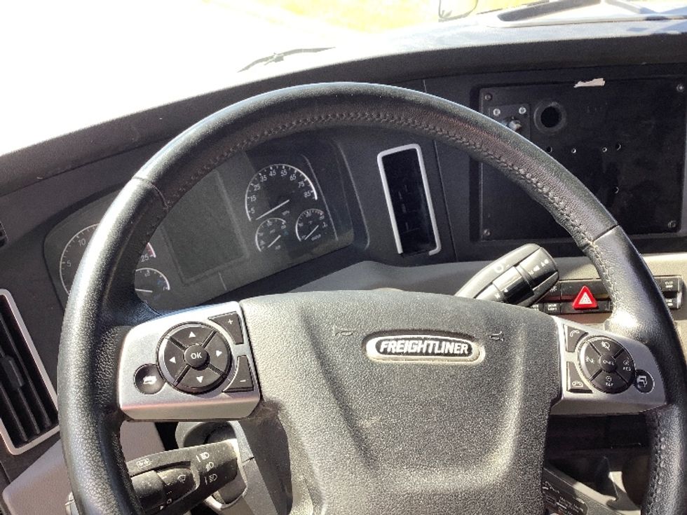 Sleeper Tractor-Heavy Duty Tractors-Freightliner-2021-T12664ST-Lacey-WA-439,108\n\t\tmiles-$ 74,500 - Image 10
