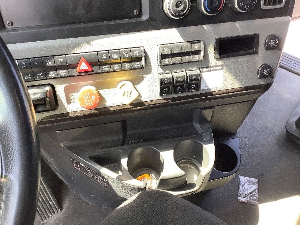 Sleeper Tractor-Heavy Duty Tractors-Freightliner-2021-T12664ST-Lacey-WA-439,108\n\t\tmiles-$ 74,500 - Image 12