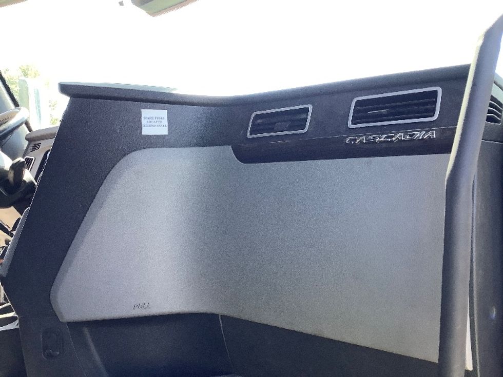 Sleeper Tractor-Heavy Duty Tractors-Freightliner-2021-T12664ST-Lacey-WA-439,108\n\t\tmiles-$ 74,500 - Image 14