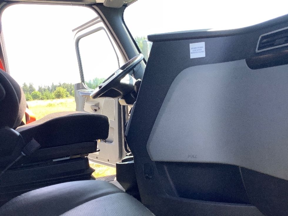 Sleeper Tractor-Heavy Duty Tractors-Freightliner-2021-T12664ST-Lacey-WA-439,108\n\t\tmiles-$ 74,500 - Image 15