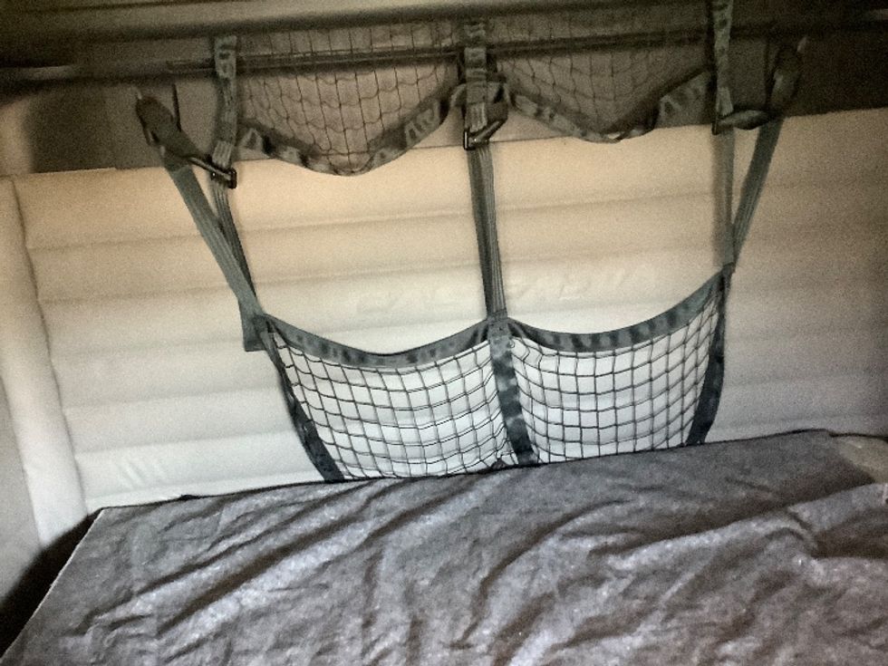 Sleeper Tractor-Heavy Duty Tractors-Freightliner-2021-T12664ST-Lacey-WA-439,108\n\t\tmiles-$ 74,500 - Image 16