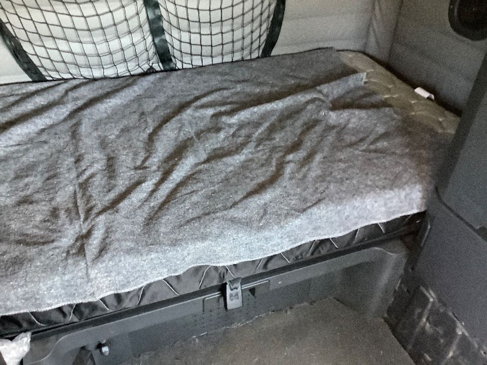 Sleeper Tractor-Heavy Duty Tractors-Freightliner-2021-T12664ST-Lacey-WA-439,108\n\t\tmiles-$ 74,500 - Image 17