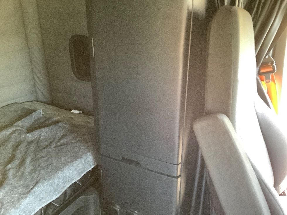 Sleeper Tractor-Heavy Duty Tractors-Freightliner-2021-T12664ST-Lacey-WA-439,108\n\t\tmiles-$ 74,500 - Image 18